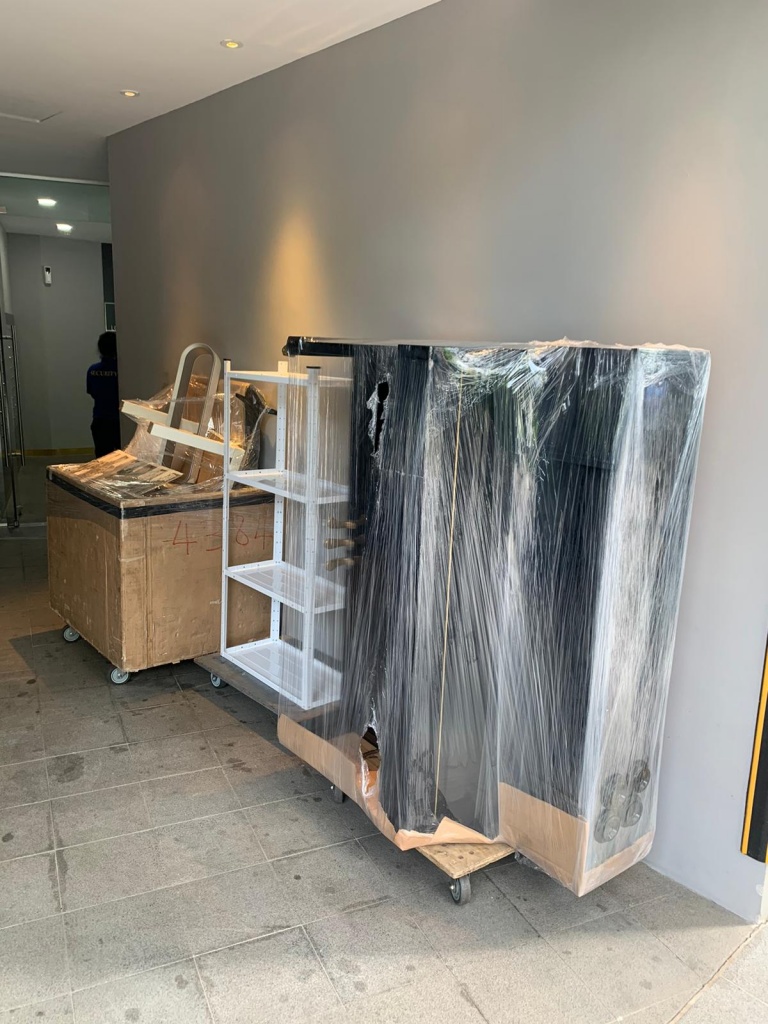 movers and packers service in singapore wrapping furniture